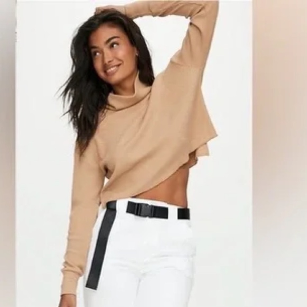LIKE NEW Aritzia TNA Cropped Turtleneck - Picture 4 of 4